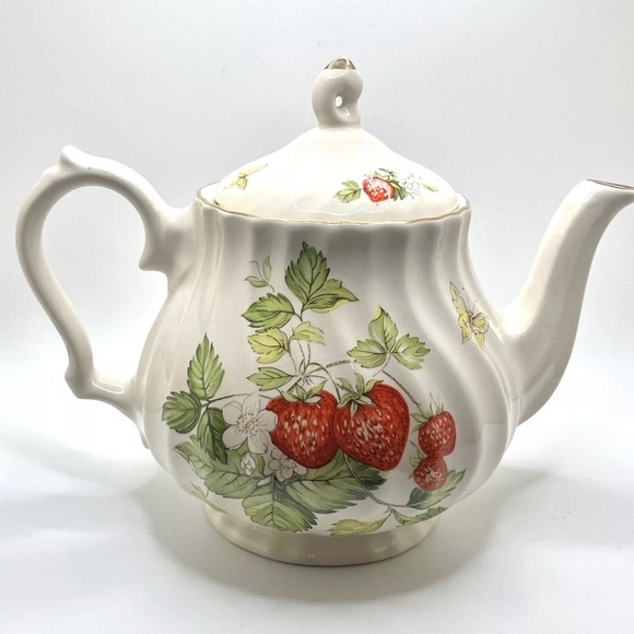 WESSEX Collection Fine Bone China Strawberries/Butterfly Swirl Teapot+Lid White - Picture 2 of 4
